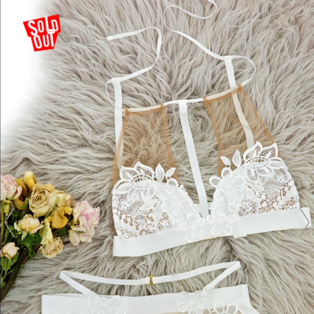 Lucia halter bra - Picture 11 of 16